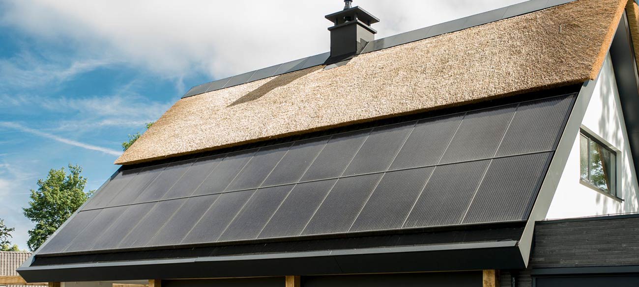 Lagere stroomkosten door zonnepanelen?<br/> Wij helpen u graag.